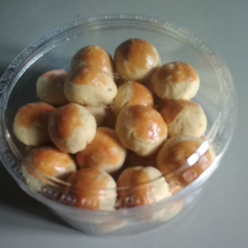 

Kue nastar kemasan toples