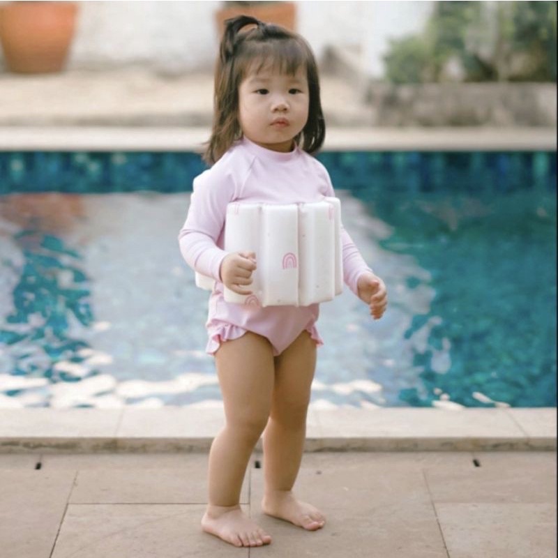 Baju Renang Apung Colab Elizabeth Zenifer - LeeVierra x Elizabeth Zenifer Il Giorno Los Arcos Floats