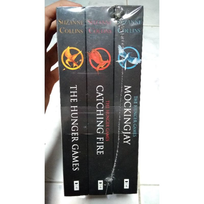 Box Set Novel "The Hunger Games" Bahasa Inggris.