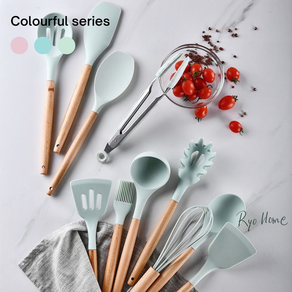 [ RYO ] KAI Peralatan Masak Bahan Silikon Dengan Gagang Kayu  / Slotted Spatula Set Silicone / Kitchen tools / Alat masak / Perlengkapan Dapur / Penjepit Makanan / Tongs / Pengocok Telur / Whisk / Kuas / Brush / Silica Gel Food Grade