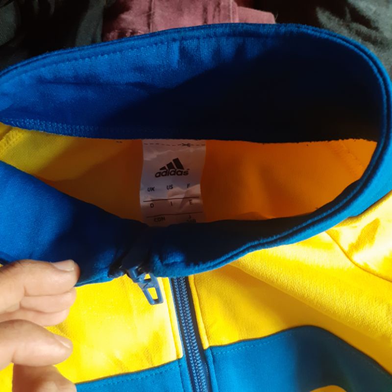 jaket adidas ukuran M preloved / lelong
