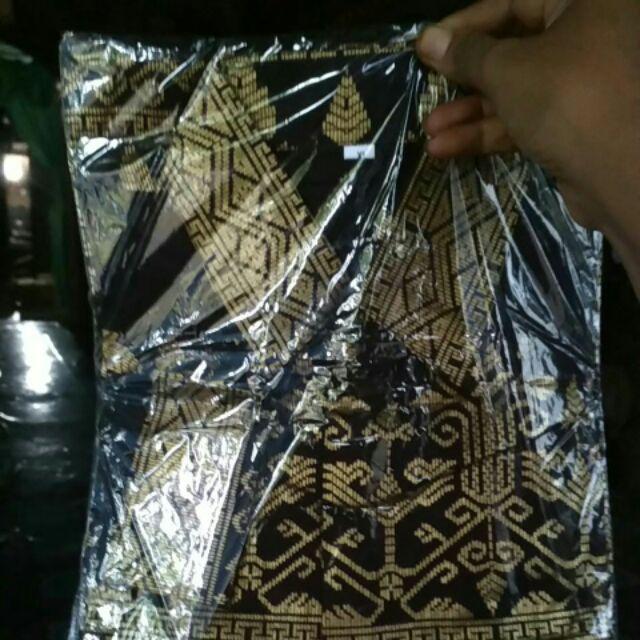 Kemeja Lengan Panjang Prada Emas Eksekutif Gold