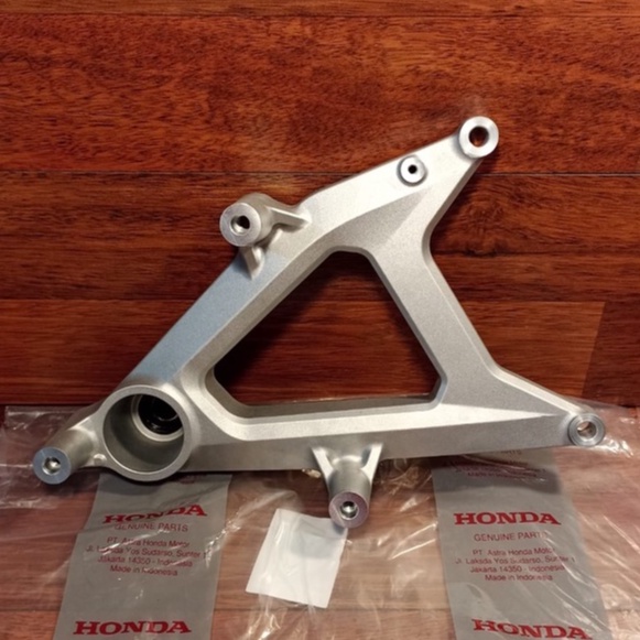 SWING ARM VARIO160 CBS ORIGINAL 52100K2SN00 LENGAN AYUN/SWING ARM ASSY REAR - HONDA GENUINE PARTS