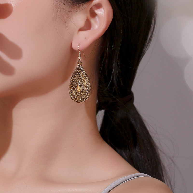 Anting-anting aksesoris fashion Anting-Anting Terukir Retro Peacock Tail Gaya bohemian