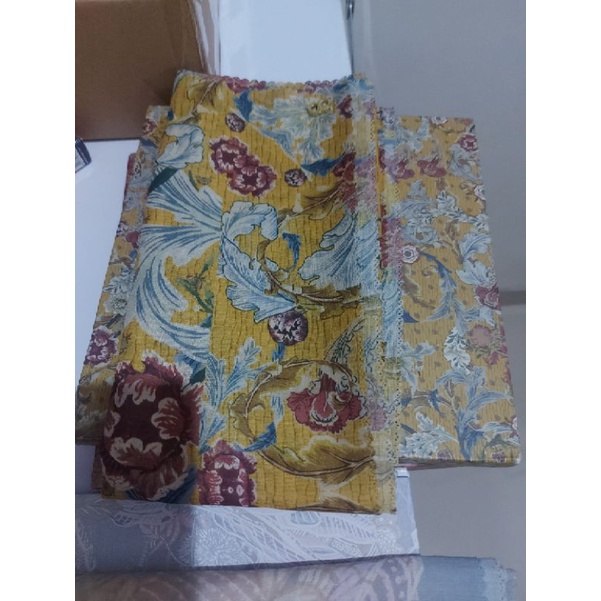 Buttonscarves royale yellow