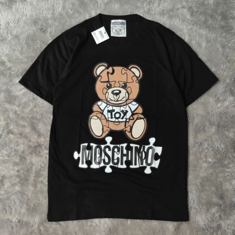 T shirt Kaos Moschino Puzzle Fleece Hitam Premium Hight ( Bestseller )