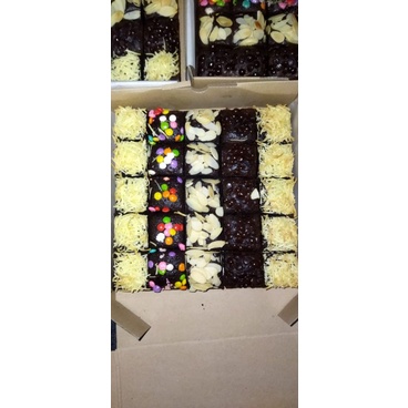 

Fudgy Brownies 3 toping