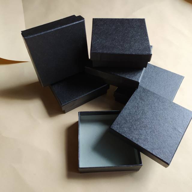 

Box 12x12x4cm tanpa pita
