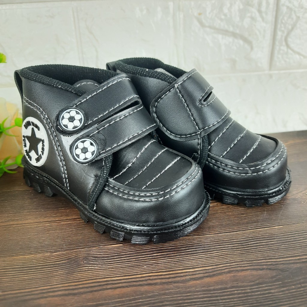 [TAMAN SEPATUKU] SEPATU TRENDY MURAH BOOT ANAK LAKI-LAKI BOLA USIA 1 2 3 TAHUN CAX02