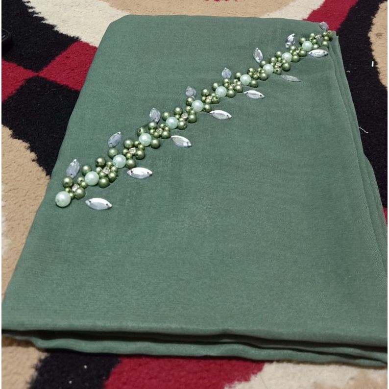 SEGIEMPAT PAYET BANDO BELLA/HIJAB BANDO MUTIARA/KERUDUNG PAYET BELLA SQUERE-Hijau pupus