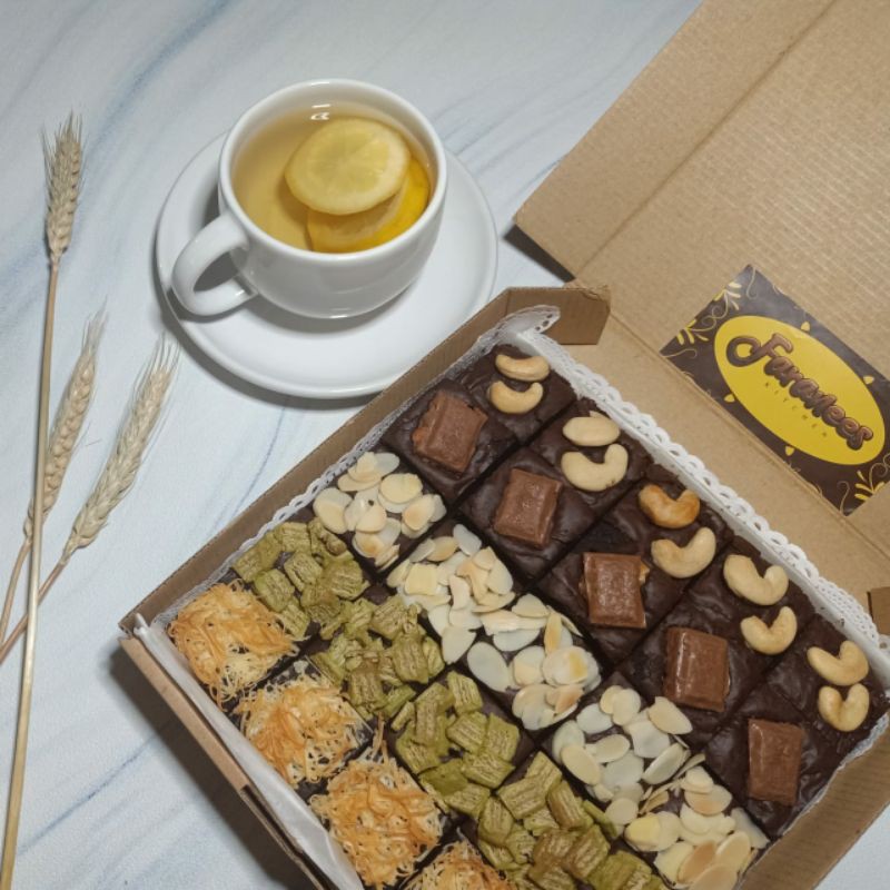 

Brownies Sekat MixTopping Murah 20 x 20 cm