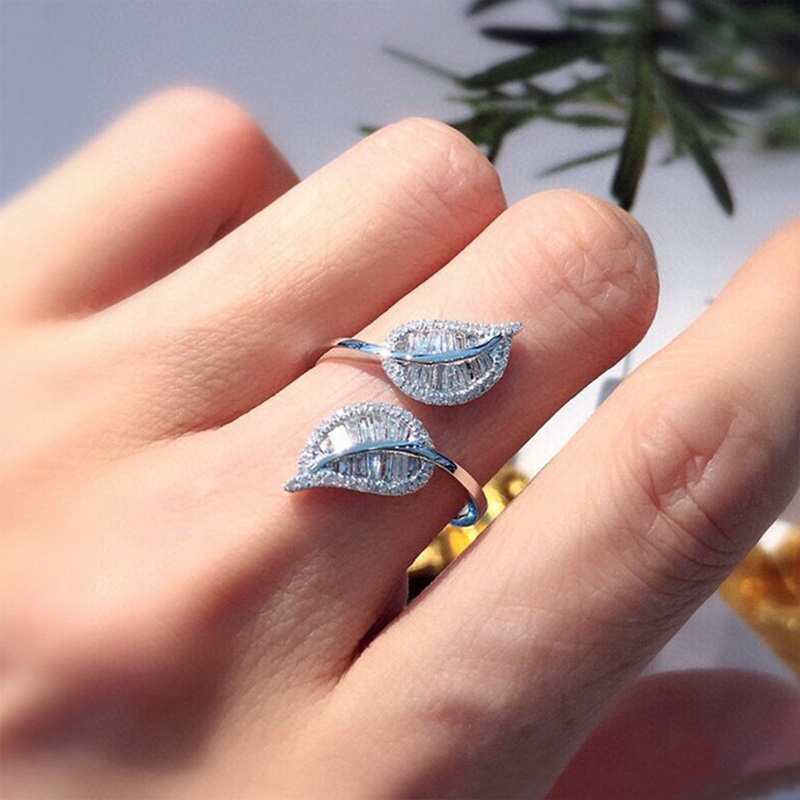 Cincin Model Terbuka Adjustable Desain Daun Aksen Kristal Kubik Zirkonia Warna Silver Untuk Wanita