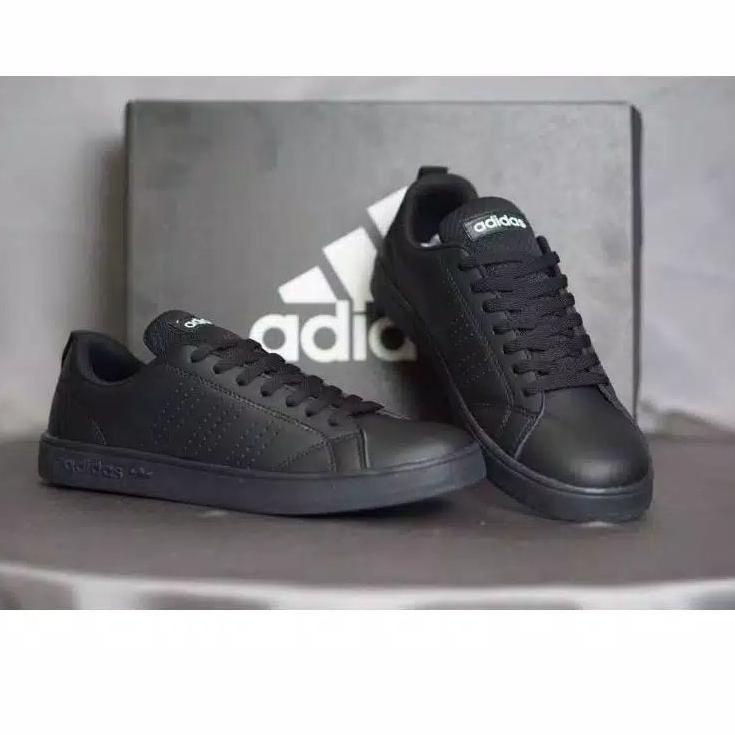 Foto sepatu adidas hitam cheap polos