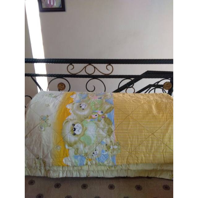 Preloved bedcover motif boneka (sold out)