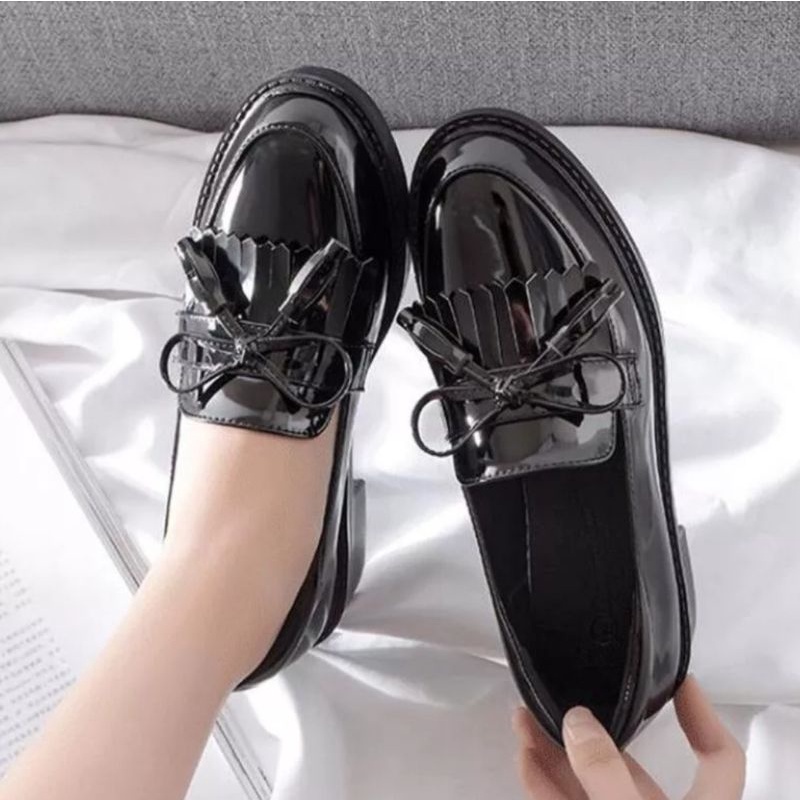 Sepatu Docmart Wanita Kasual Terbaru Glosy Hitam / Sepatu Loafers Wanita Fashin Korea Terlaris /  Sepatu Cewek Kekinian Viral / Sepatu Sekolah Cewek / Bisa Cod