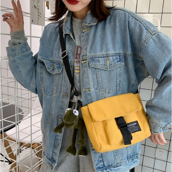 Tas Korea Kasual Sederhana Kipas Sastra Solid Messenger Bag Tas Kanvas Tebal Tas Fashion Pria Wanita Import Korean Casual Simple Literary Fan Solid Messenger Bag Canvas Bag Fashion Bags