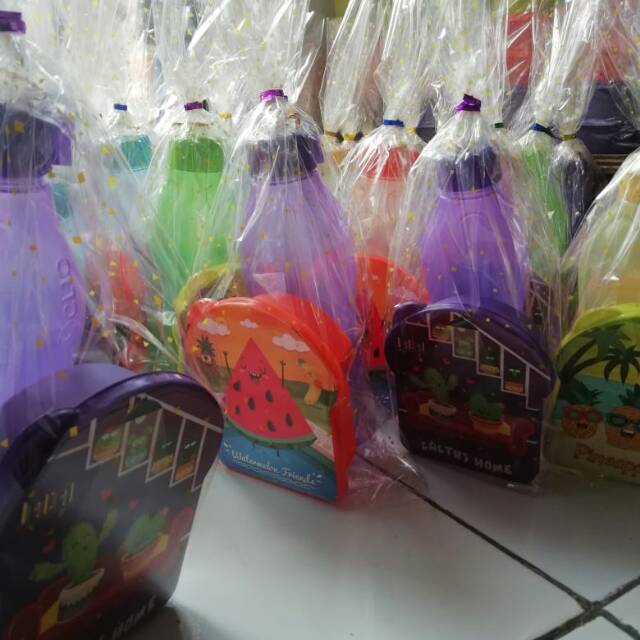 

SOUVENIR ULANG TAHUN HAMPERS