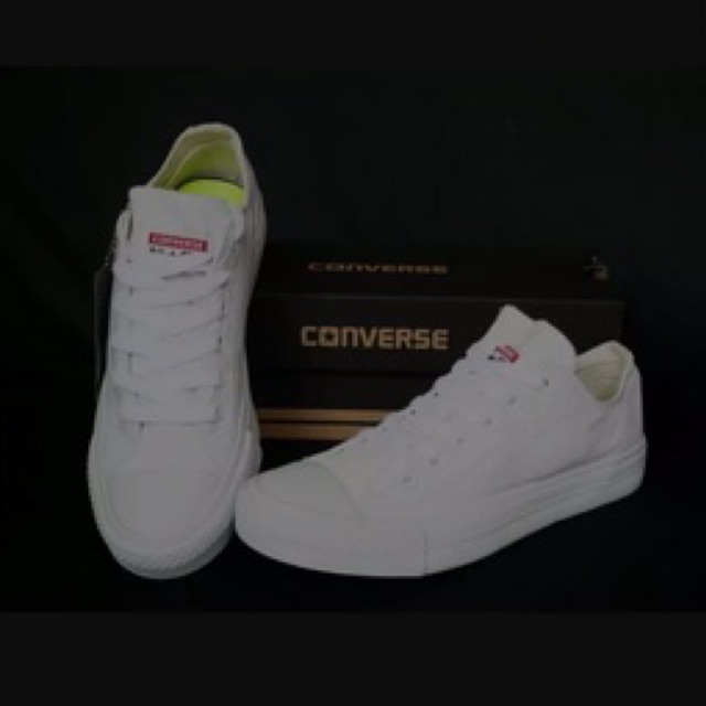 Sepatu Converse Putih (Pendek)