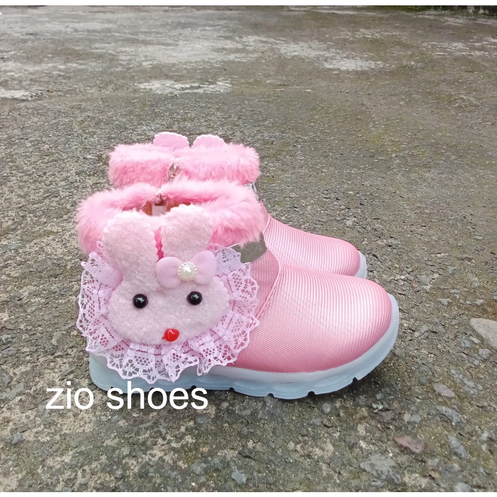 sepatu anak perempuan  motif boneka lucu