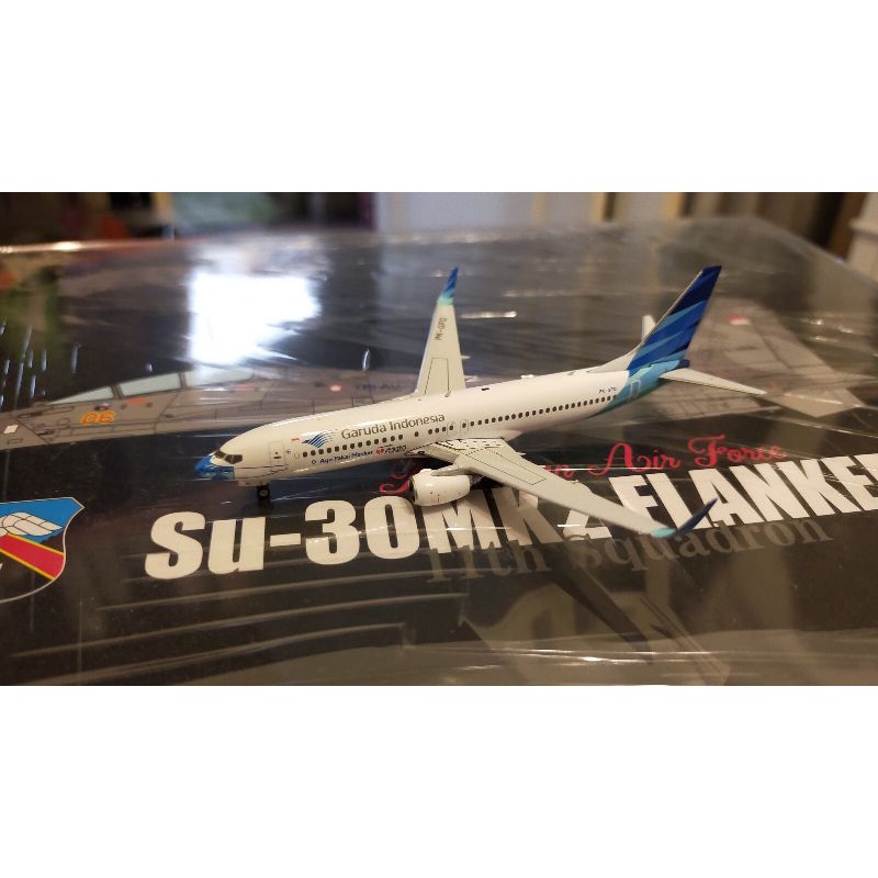 mainan diecast pesawat Phoenix Boeing 737-800 Garuda Indonesia Airways Masker Mask 1/400