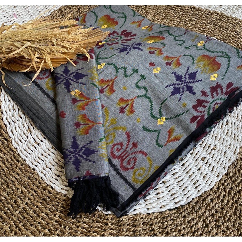 Kamen Endek Lasem Tabur Emas set Selendang