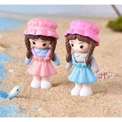 Miniatures - Lovely Girl With Cloth Hat (1pc)