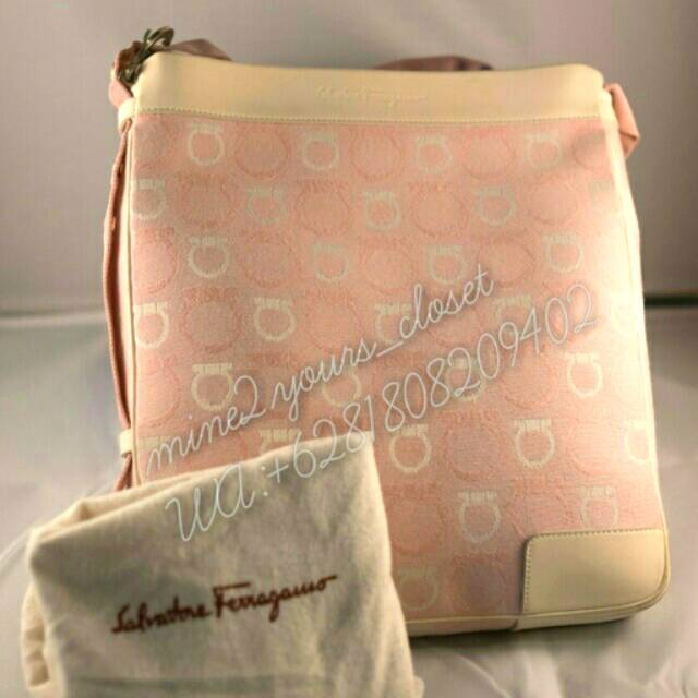 Preloved authentic Salvatore Ferragamo bag good condition