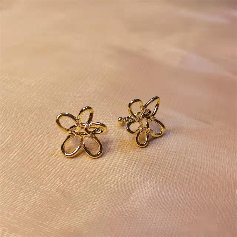 Anting Tusuk Asimetris Model Bunga Hollow Dengan Batu Zircon Simpel Untuk Wanita