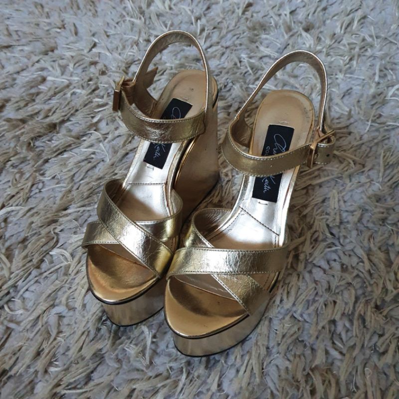 Preloved Charles&Keith CK Original Gold Wedges 14cm Heels with adjustable straps