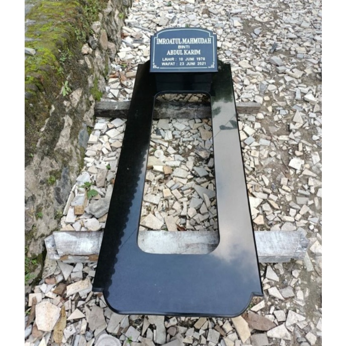 Kijingan Makam Granit Hitam Minimalis
