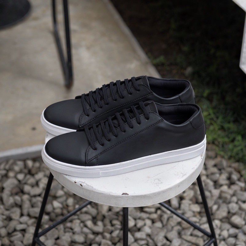 Sneaker Pria Hitam Polos | Phoenix Black series