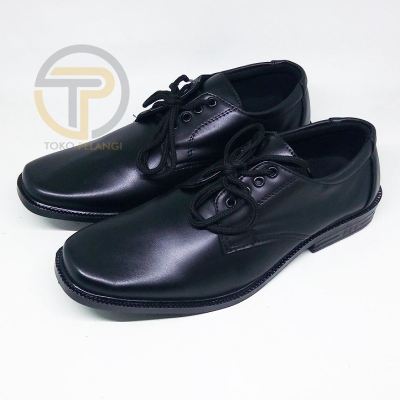 Sepatu pria pantofel tali kulit sintesis warna hitam fantofel model tali