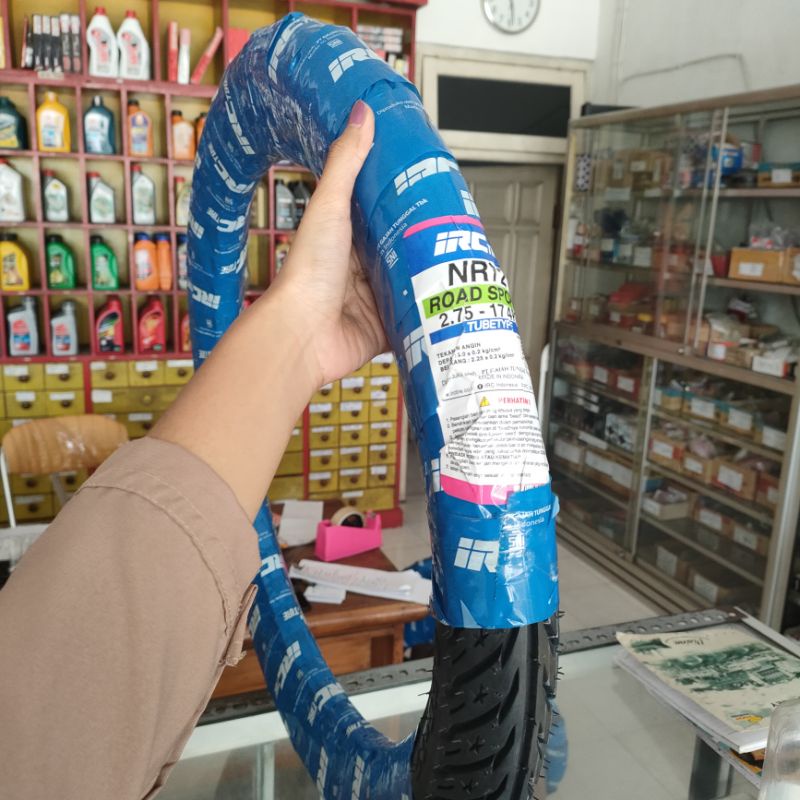 Ban Luar Belakang IRC 80 / 90 Ring 17 NR72 275 ring 17