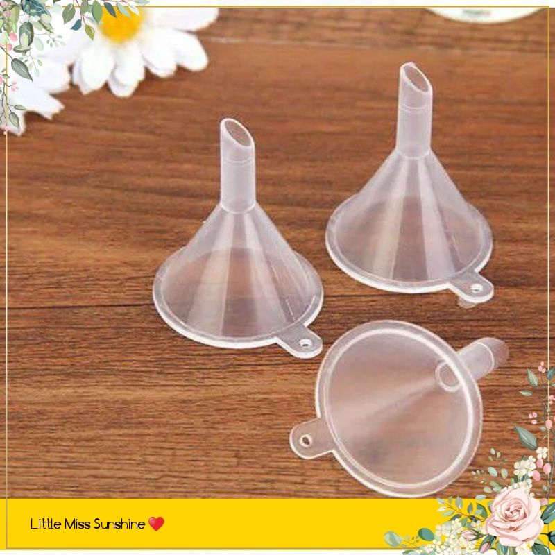 Corong Mini Diameter Mulut 3cm Oil Water Funnel Alat Bantu Tuang Menuang Gelas Jar Toples Mini Small High Quality Plastic Plastik Transparan Transparent Bening Lucu Murah Murce Nampol Lebay Cute Good Baik Lancar Minyak Parfum Little Miss Sunshine Malang