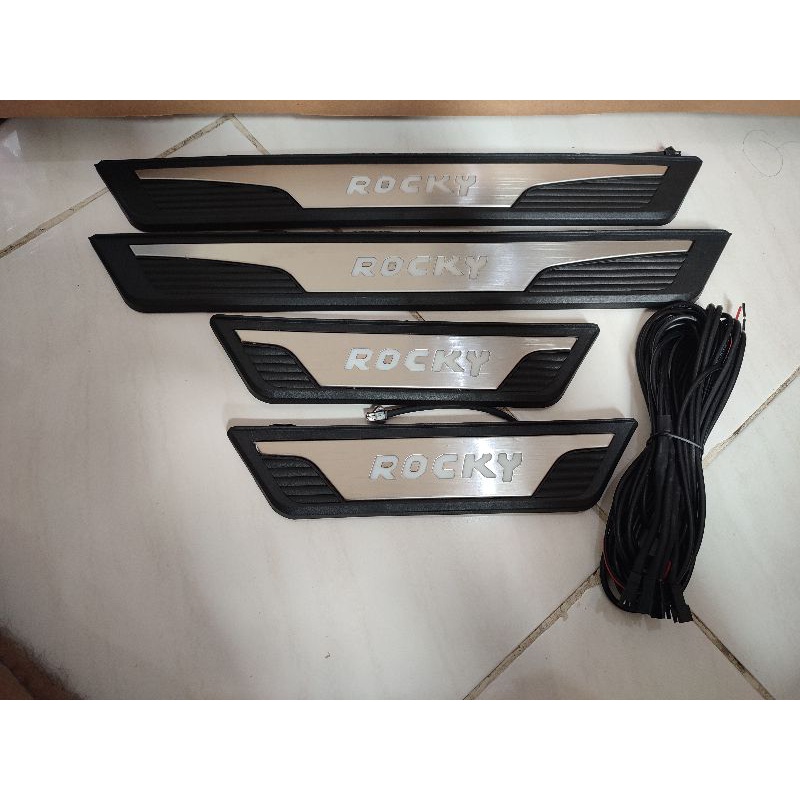sill plate samping rocky daihatsu lampu