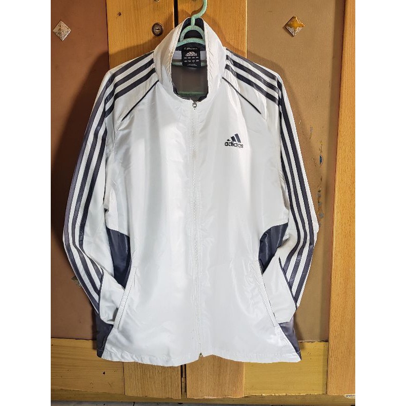 jaket parasit Adidas