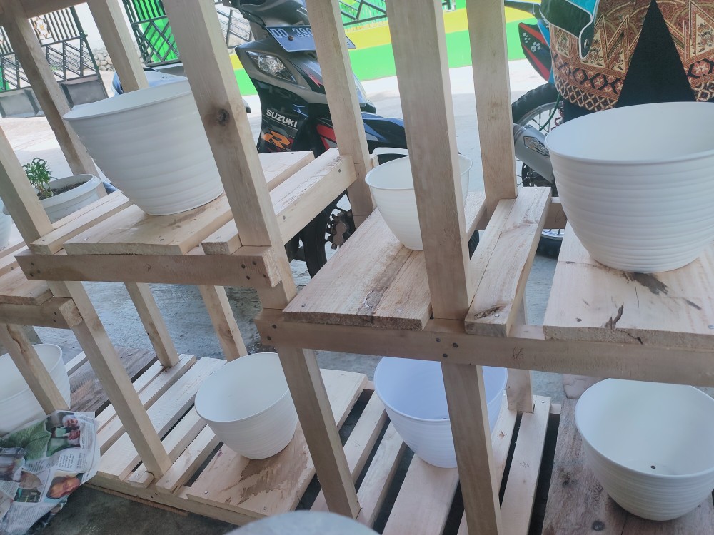 Pot Tawon 15 Cm Plastik