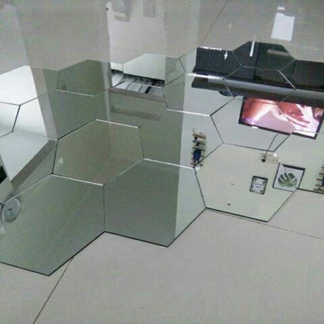 Kaca cermin hexagonal