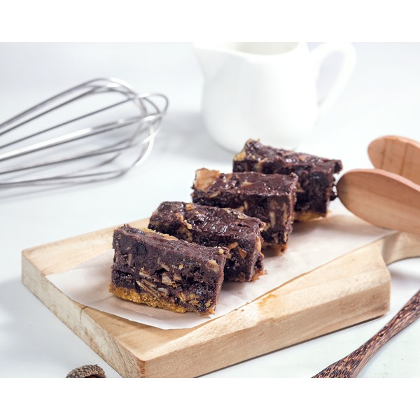 

Rocky Road Cake by Lapis Tokyo