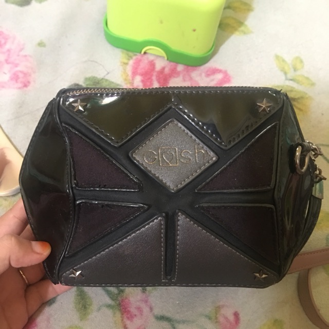 SOLD OUT Preloved gosh hitam VIA WA