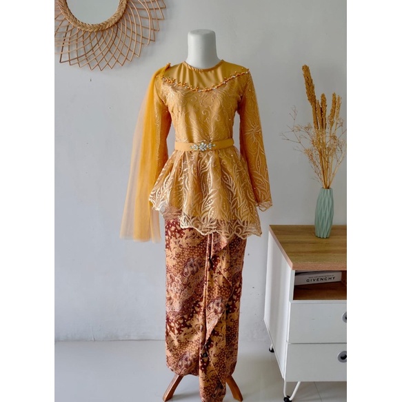 Kebaya wisuda/kebaya audia/kebaya