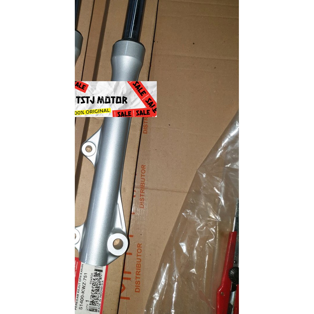 Shock Depan Kanan REVO AT Peredam Kejut Sokbreker Subreker Shockbreaker - 51400KWZ751