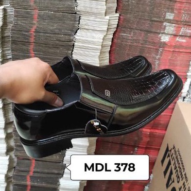 Sepatu Kulit pantofel pria sepatu kerja formal tampil lebih keren