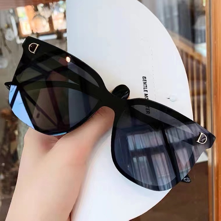 ❤LUCKY❤  INS Fashion Square Besi Frame Wanita Kacamata Hitam Wanita/Pria