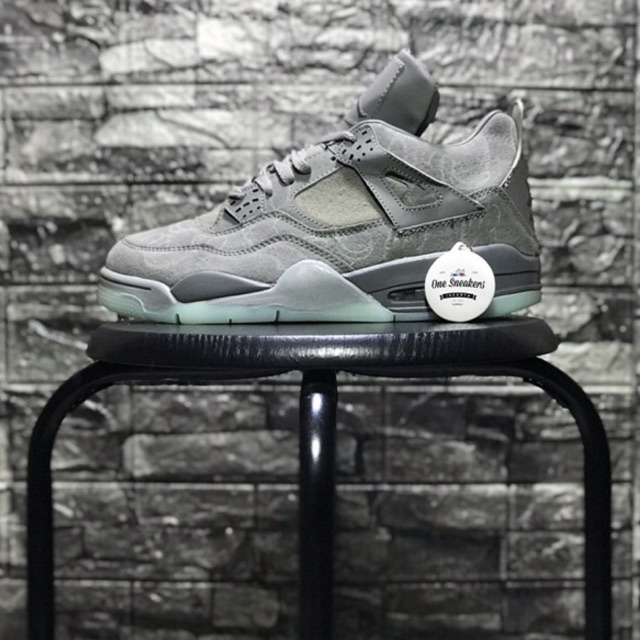 air jordan kaws grey
