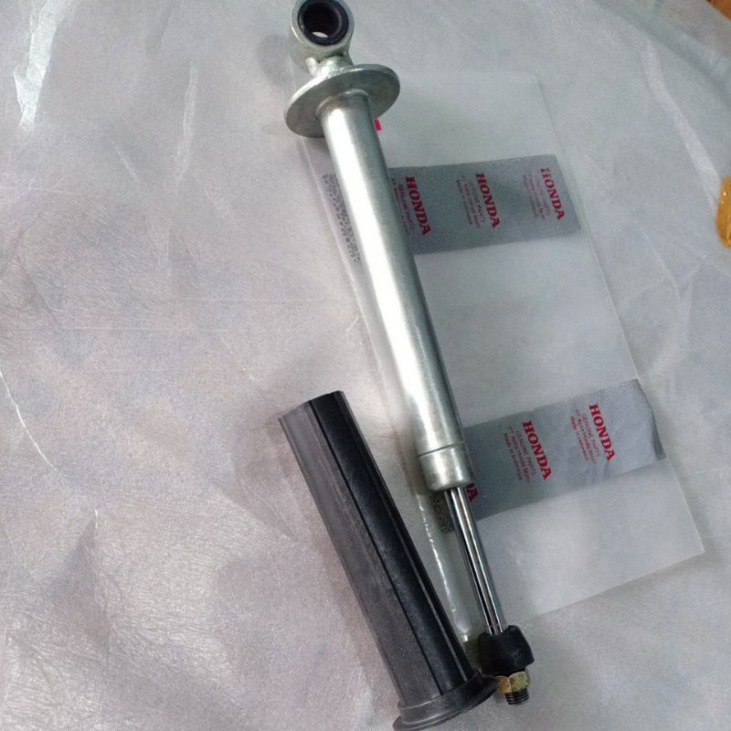 as pen pin skok shok shock breker shockbreaker beaker belakang scoopy ring 12 skupi skopi ban donat