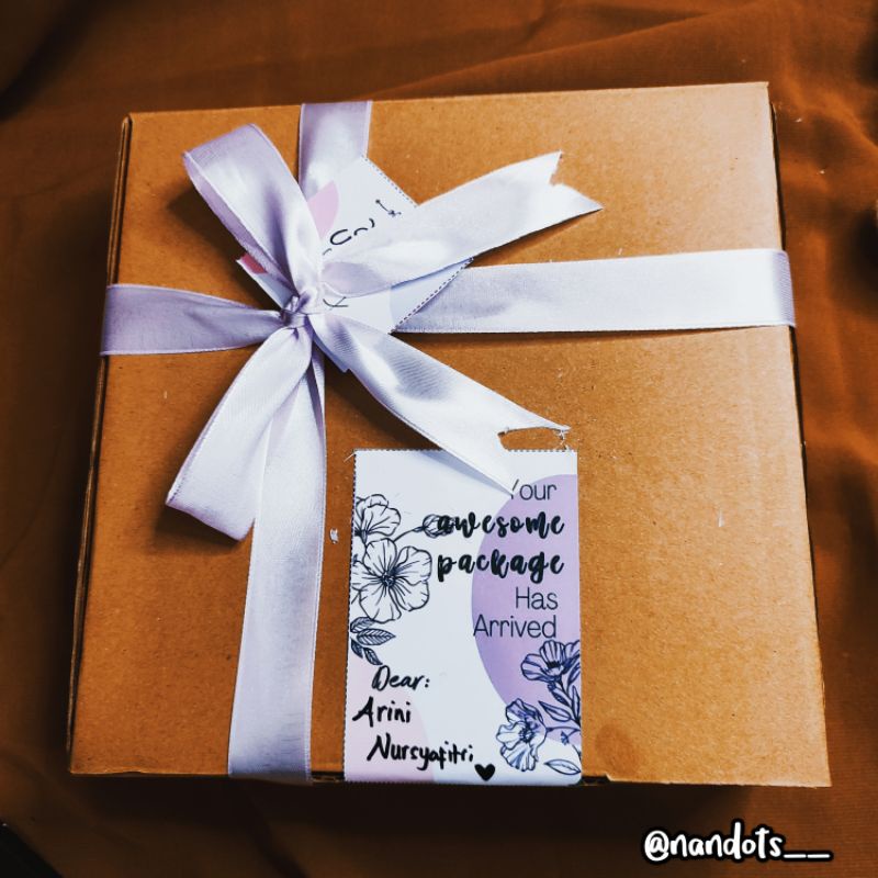 

Box Hampers Aestetik Kado Wisuda Ultah Wedding