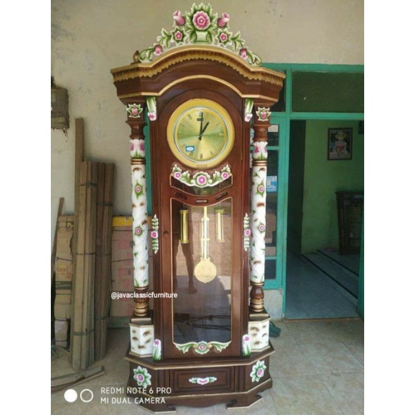 1 SET ALMARI LEMARI JAM  HIAS MURAH RAHWANA MAWAR UKIR MEWAH SUDAH TERMASUK JAM DAN KACA BAHAN KAYU JATI WARNA FINISHING CAT BISA REQUEST FURNITURE MEBEL JEPARA