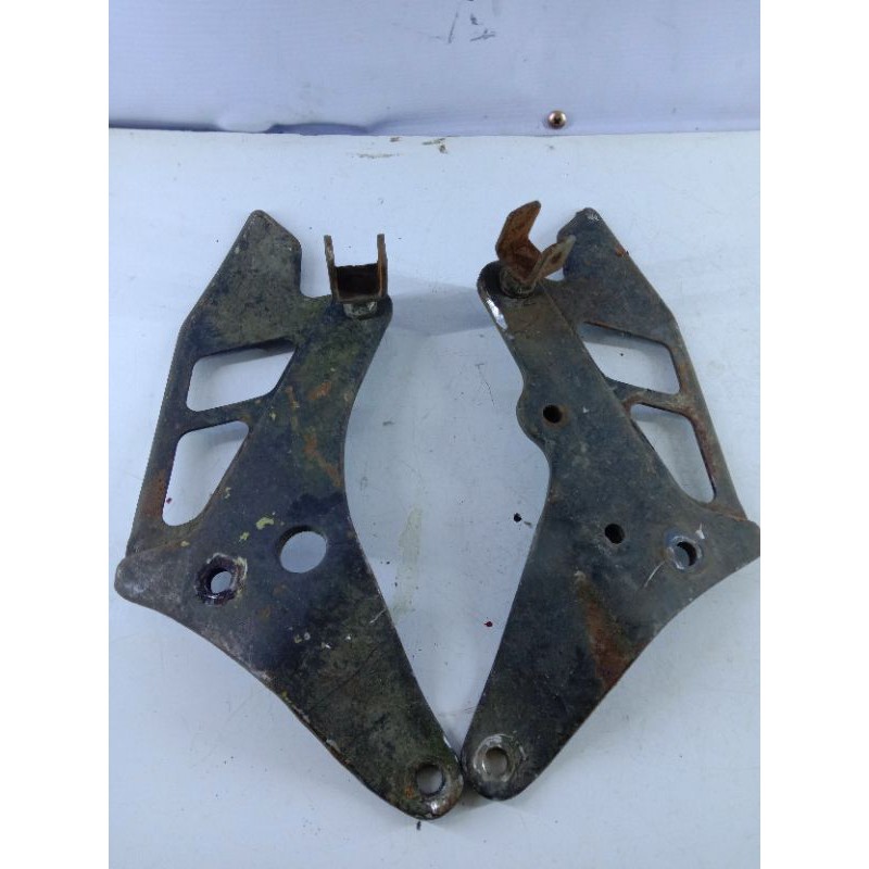footstep poostep pijakan kaki belakang motor Suzuki crystal 110 original murah