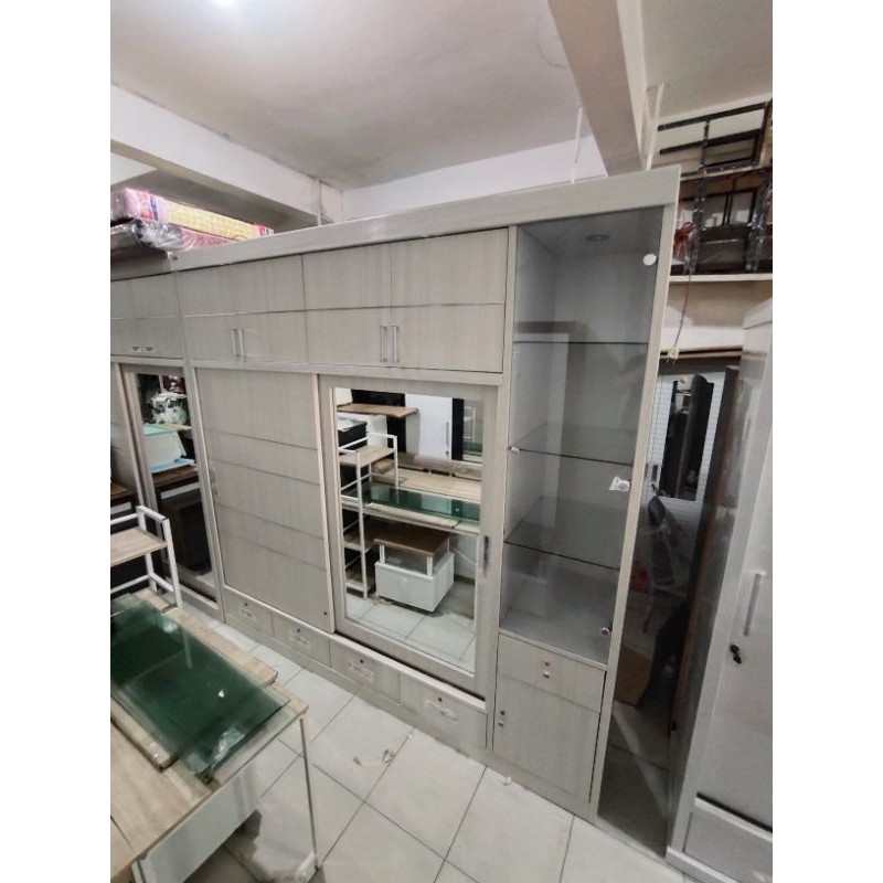 Lemari Pakaian Slide Kayu dengan Display Cabinet Sliding Jumbo